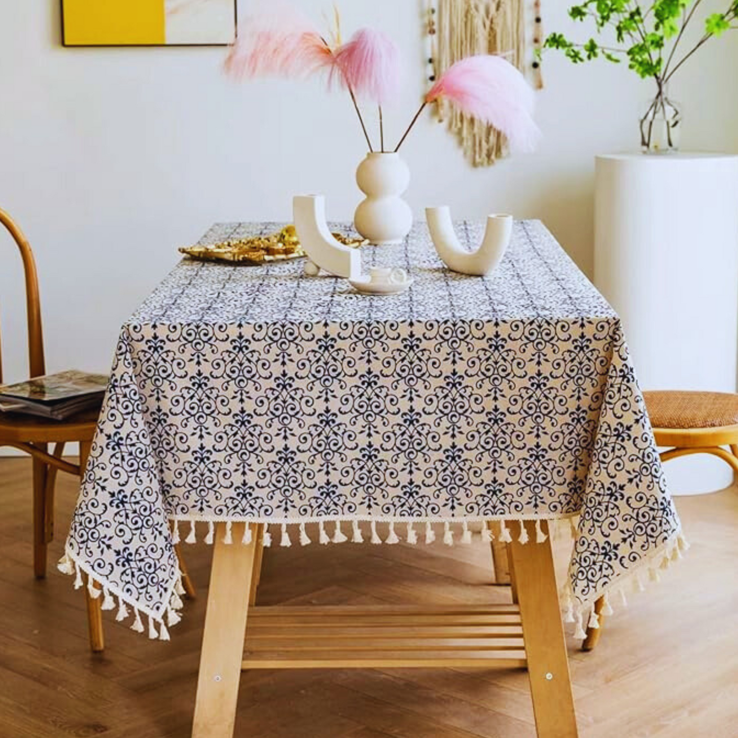 Classic Tablecloth in Cottage Pattern