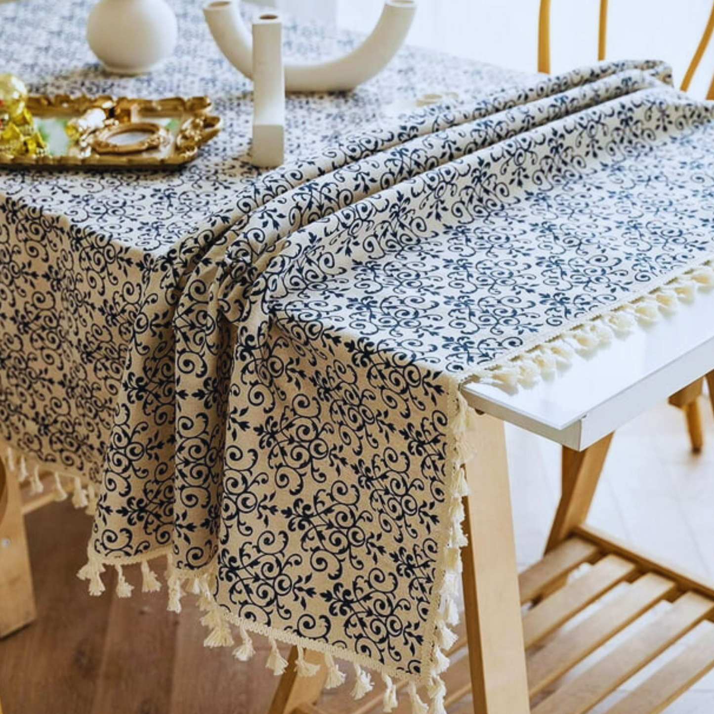 Classic Tablecloth in Cottage Pattern