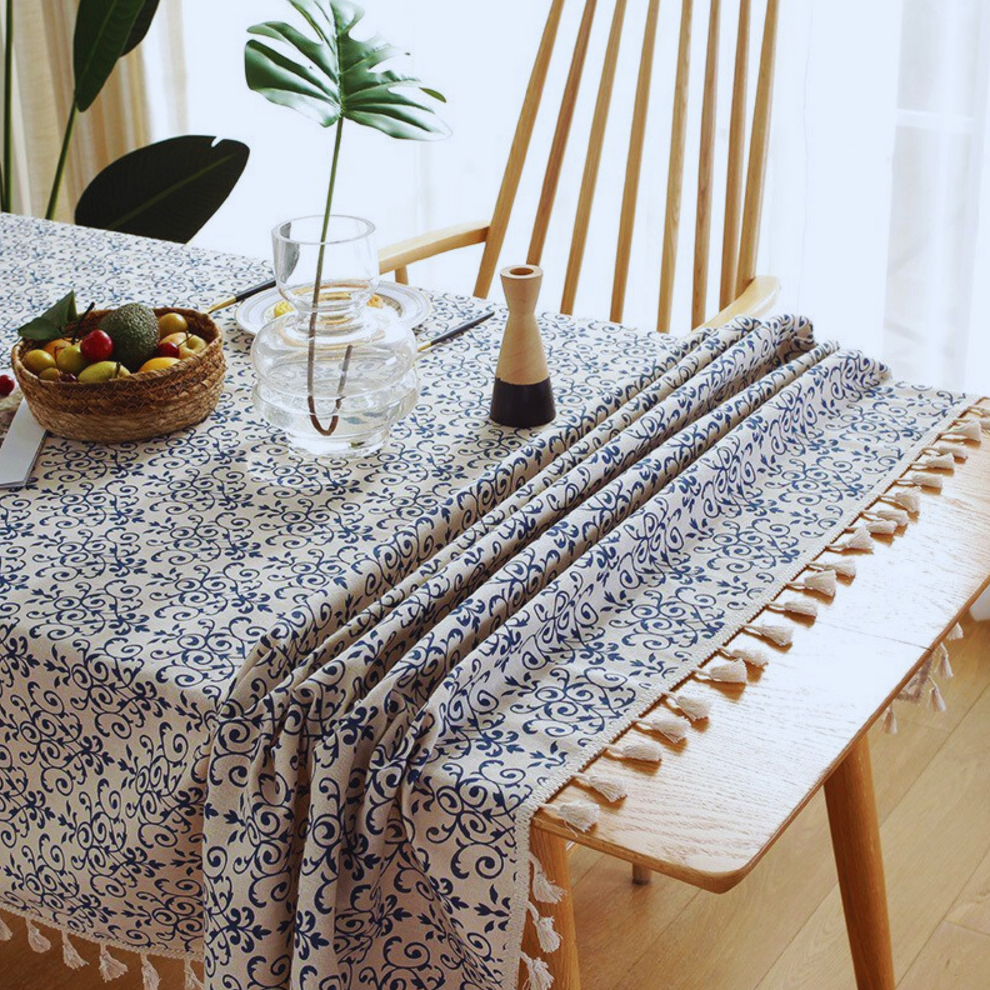 Classic Tablecloth in Cottage Pattern