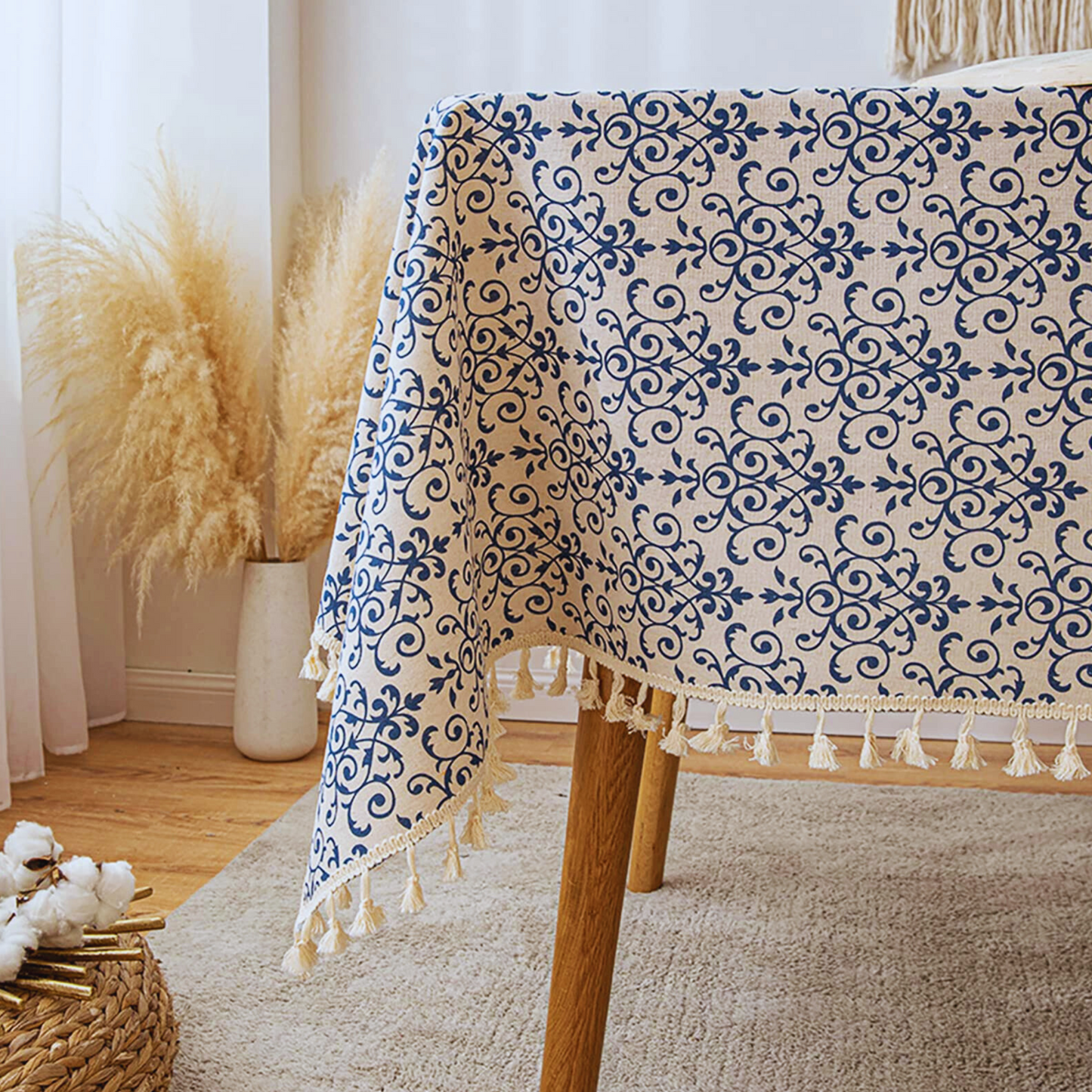 Classic Tablecloth in Cottage Pattern