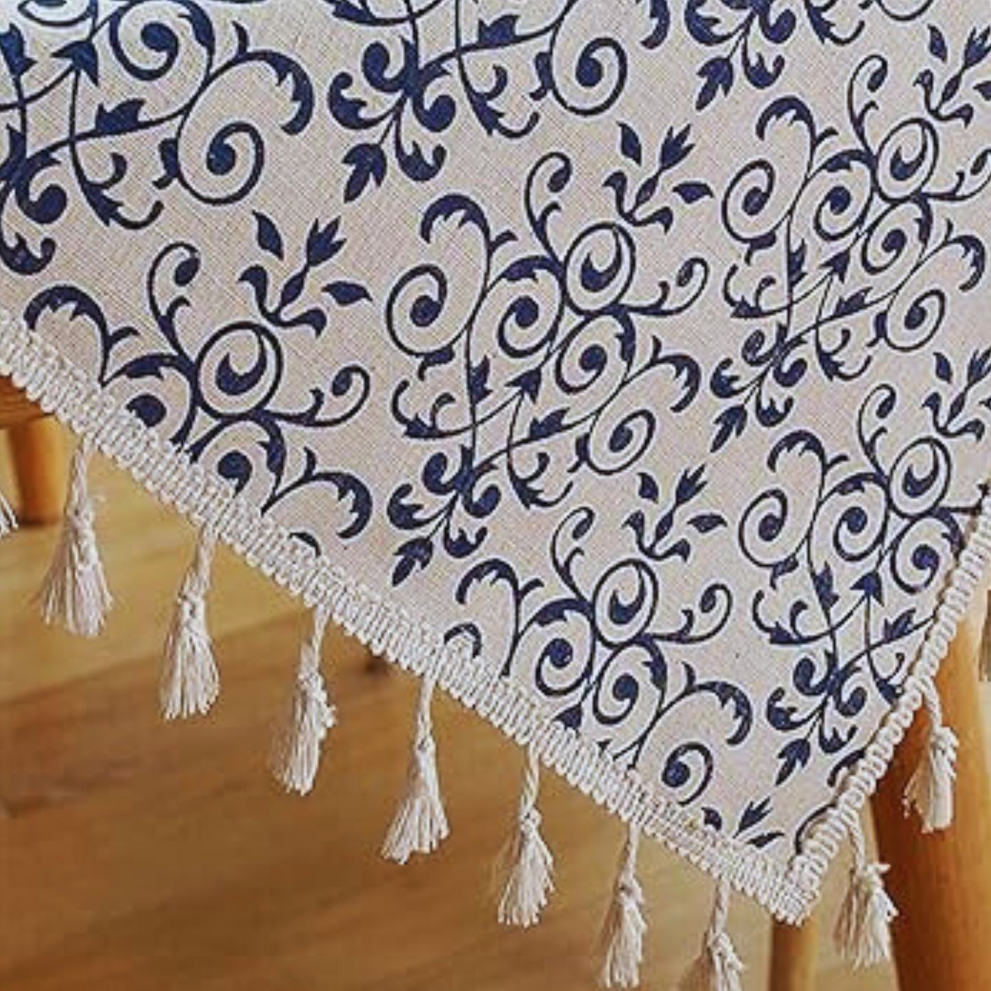 Classic Tablecloth in Cottage Pattern