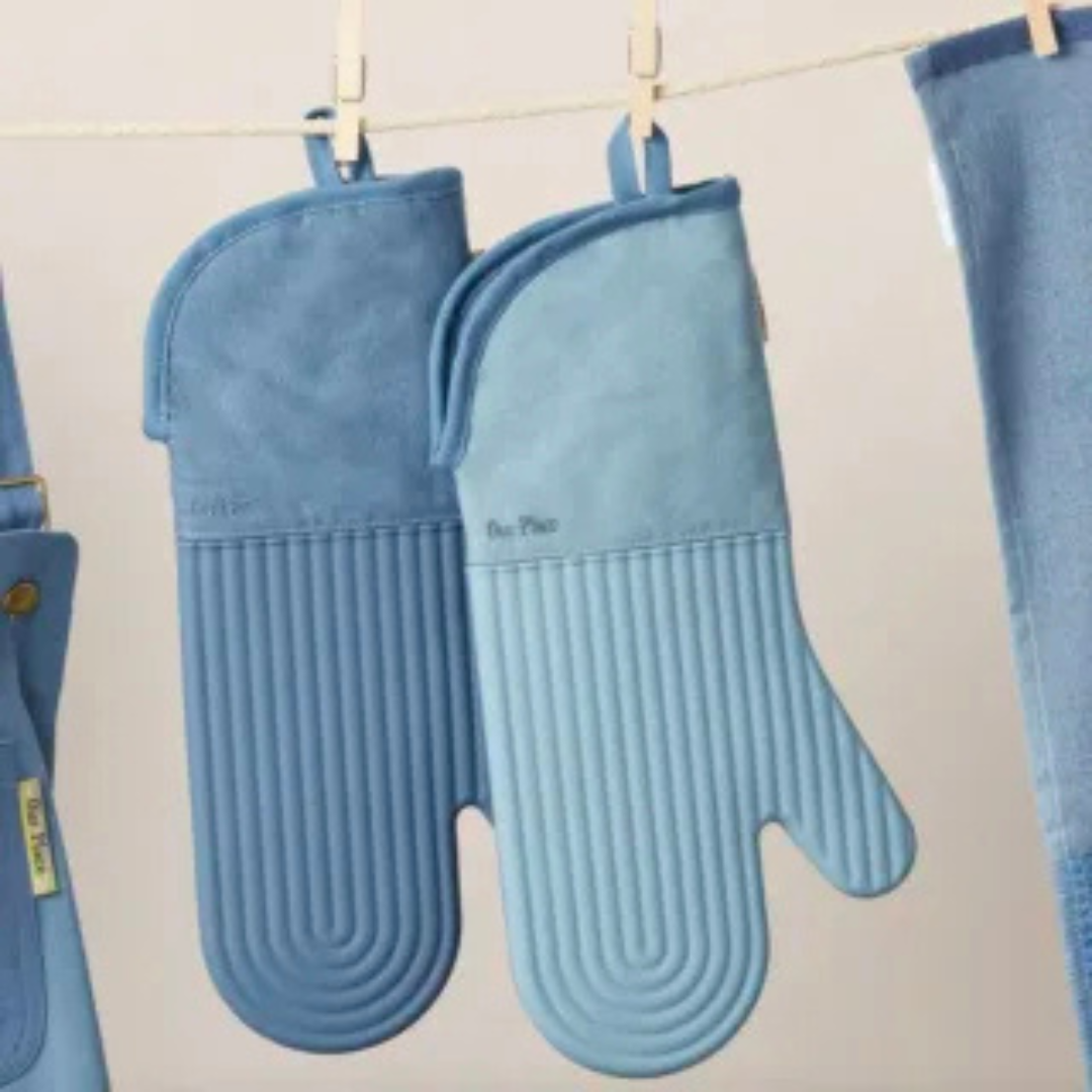 Elegant Heat-Resistant Cooking Mitts