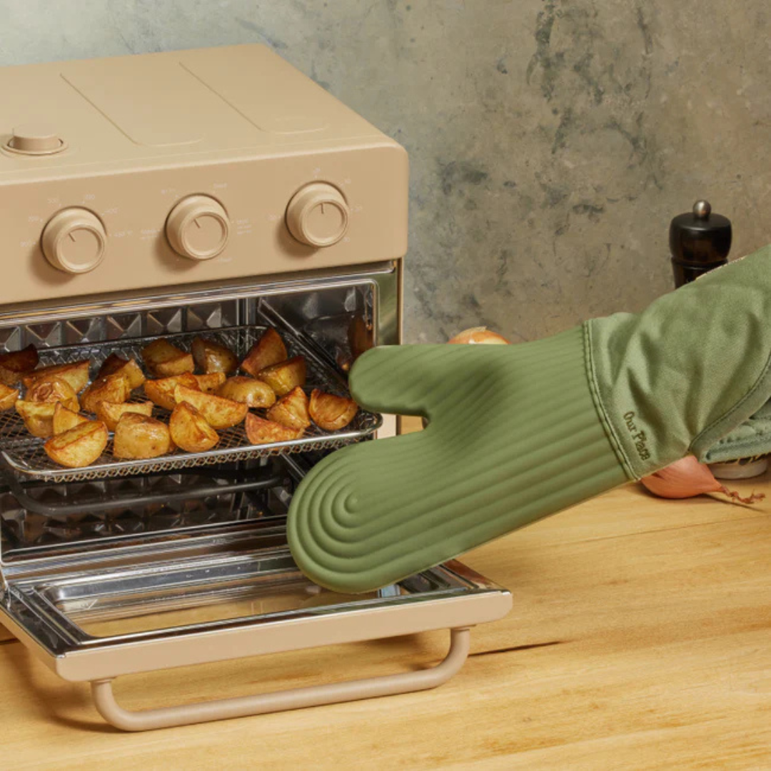 Elegant Heat-Resistant Cooking Mitts